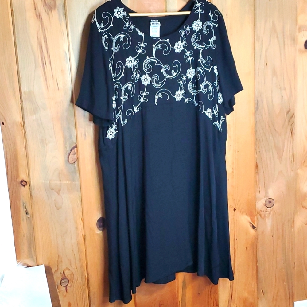 🐞Knapp Studio California Black Embroidered Tunic Top Size 20
